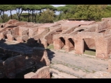 01487 ostia - regio ii - insula vi - casa del soffitto dipinto (ii,vi,5-6) - via della corporazzioni - gesehen vom theater.jpg